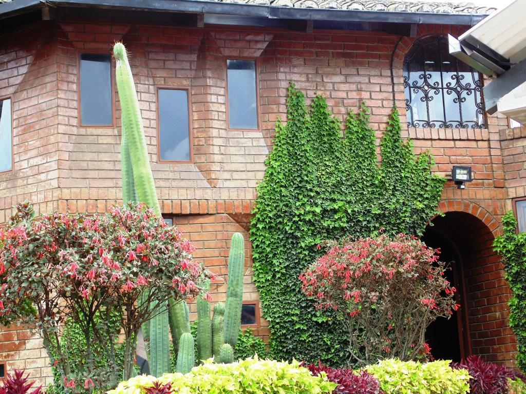 Hosteria Rosa Blanca Puembo Exterior foto